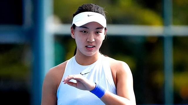 郑钦文的世界排名走势完全失控，美网开战前夕，位次跌到121位
