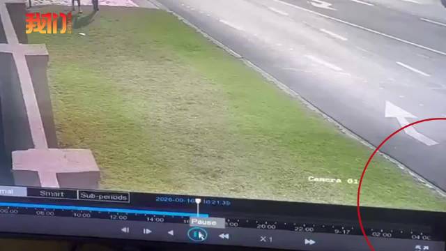 南非一赛车手遭路怒司机枪击身亡，路人见状逃跑